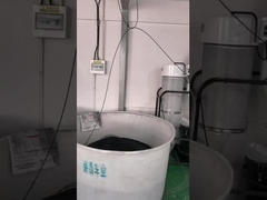 Máquina para cortar y descascar la carcasa exterior del cable de control